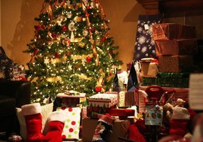 christmas-tree-with-lots-of-presents-wallpaper-3.jpg