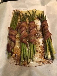 Asparagus_wrapped_in_bacon.jpg