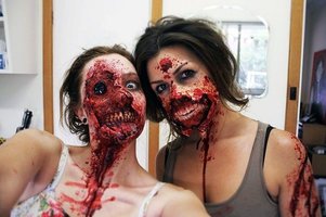 zombie chicks are hot.jpg