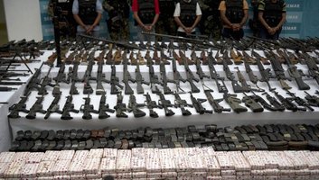 mexico-drug-cartel-weapons.jpg