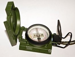 330px-Cammenga-lensatic-compass-model-27.jpg