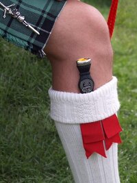 Dress-Sgian-Dubh-with-gemstone-and-clan-crest.jpg