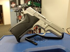 Smith & Wesson 6946 (1).jpg