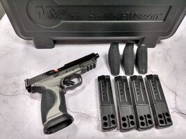 smith & Wesson M&P9 M2 (2).jpg