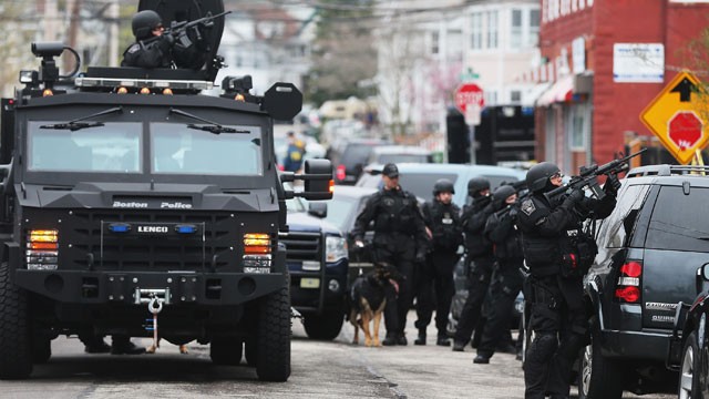 gty_boston_swat_police_manhunt_suspect_thg_130419_wg.jpg