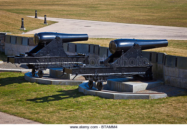 fort-trumbull-state-park-cannons-new-london-connecticut-usa-btamm4.jpg
